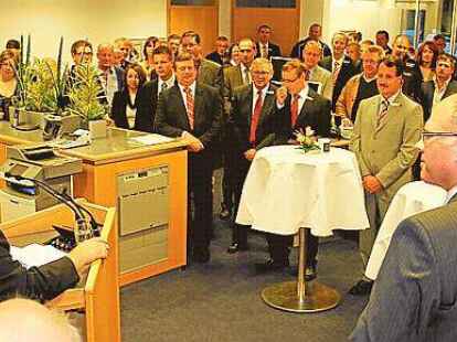 Pastor Oliver D&uuml;rr (links)