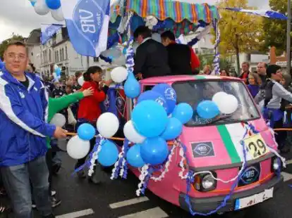 Wohin man auch schaut in dieser Woche: Der Kramermarkt ist &uuml;berall!  Bei dem dazugeh&ouml;rigen Umzug sah man nicht nur die typischen geschm&uuml;ckten Festwagen, sondern auch manch anderes kurioses Fortbewegungsmittel.