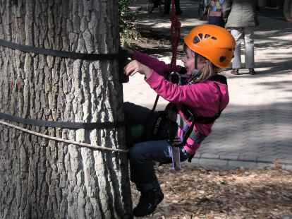 In Gro&szlig;enkneten wurde die Karpfensaison er&ouml;ffnet. Rund um die Fischr&auml;ucherei und den Hofladen gab es unter anderem ein buntes Programm f&uuml;r Kinder.
