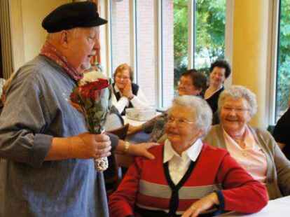 &bdquo;Fied ut Ollnborg&ldquo;, bekannt von der August-Hinrichs-B&uuml;hne, kitzelte die Lachmuskeln...