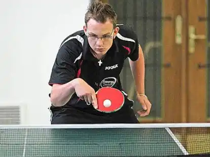 Den Zelluloid-Ball im Blick, den Heimsieg gegen den Neur&ouml;nnebecker TV im Sinn:  Cedric Mei&szlig;ner