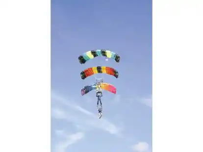 Ein Formationsflug &uuml;ber Ganderkesee.