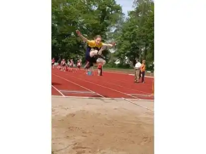 Weiter Satz: Alexander Kolloge von der LGG Ganderkesee wurde Regionsmeister im Weitsprung.