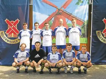 Das Team der Gemeinde Bad Zwischenahn gewann den R&uuml;genwalder-Cup durch einen Sieg im Endspiel mit 1:0 gegen die Mannschaft der Firma Ikea