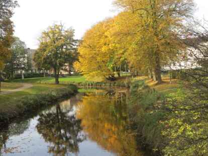 Die Wallanlagen laden zu jeder Jahreszeit  zum Verweilen und Genie&szlig;en ein. Selbst im Herbst haben sie einen ganz eigenen Charme.