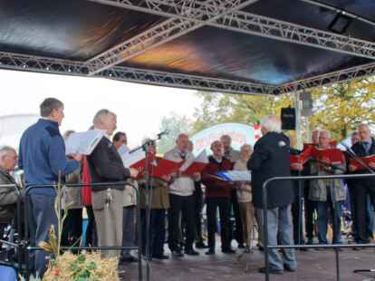 Auch f&uuml;r die musikalische Unterhaltung war bestens gesorgt. Noch mehr Bilder vom Herbstmarkt zeigt N@chbar Dirk Busker in seinem Album auf mein-rastede.de.
