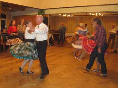 Der MGV &bdquo;Frohsinn&ldquo; Bokel richtete in der vergangenen Woche den &bdquo;Bokeler Abend&ldquo; aus. Mit dabei waren sowohl die &bdquo;Hunte-Valley-Dancer&ldquo; mit ihrem Square-Dance...
