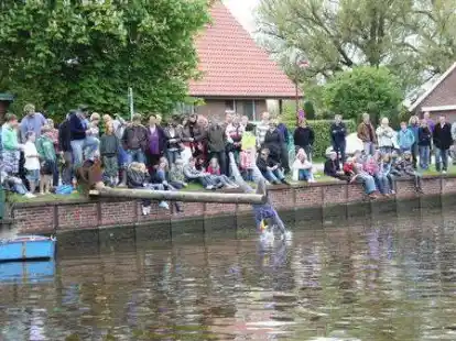 Einen unfreiwilligen Sprung ins kalte Wasser wagten die Teilnehmer der diesj&auml;hrigen 