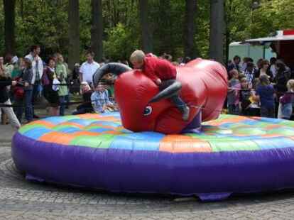 365 Kinder nahmen an dem Spieleprogramm teil. Im Anschluss gab es die Kinderk&ouml;nigs-Kr&ouml;nung.