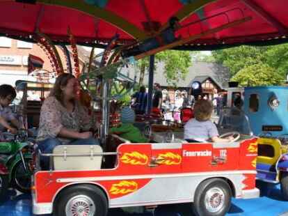 365 Kinder nahmen an dem Spieleprogramm teil. Im Anschluss gab es die Kinderk&ouml;nigs-Kr&ouml;nung.