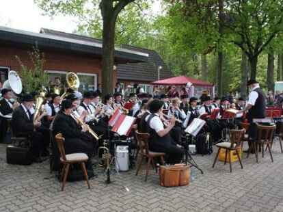 365 Kinder nahmen an dem Spieleprogramm teil. Im Anschluss gab es die Kinderk&ouml;nigs-Kr&ouml;nung.