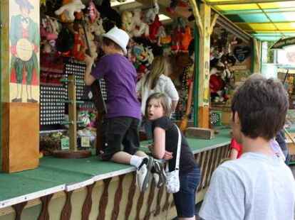 365 Kinder nahmen an dem Spieleprogramm teil. Im Anschluss gab es die Kinderk&ouml;nigs-Kr&ouml;nung.