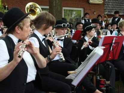 365 Kinder nahmen an dem Spieleprogramm teil. Im Anschluss gab es die Kinderk&ouml;nigs-Kr&ouml;nung.