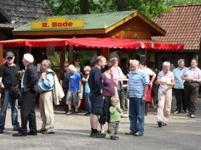 365 Kinder nahmen an dem Spieleprogramm teil. Im Anschluss gab es die Kinderk&ouml;nigs-Kr&ouml;nung.