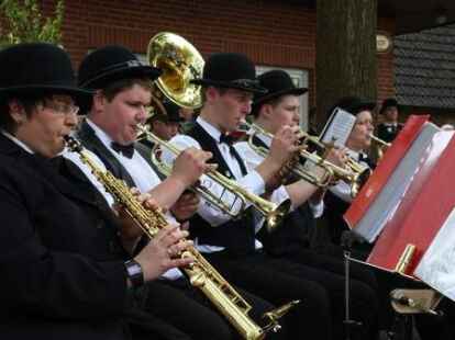 365 Kinder nahmen an dem Spieleprogramm teil. Im Anschluss gab es die Kinderk&ouml;nigs-Kr&ouml;nung.
