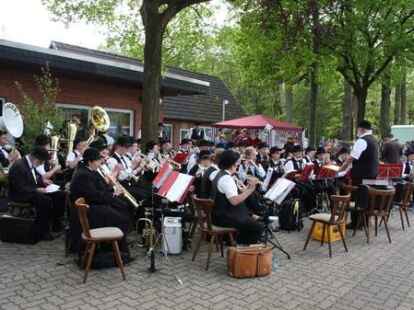 365 Kinder nahmen an dem Spieleprogramm teil. Im Anschluss gab es die Kinderk&ouml;nigs-Kr&ouml;nung.