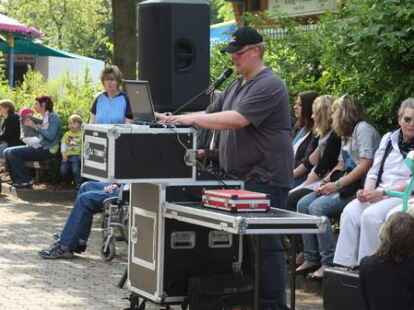 365 Kinder nahmen an dem Spieleprogramm teil. Im Anschluss gab es die Kinderk&ouml;nigs-Kr&ouml;nung.