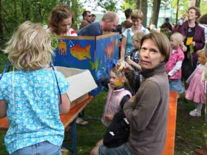 365 Kinder nahmen an dem Spieleprogramm teil. Im Anschluss gab es die Kinderk&ouml;nigs-Kr&ouml;nung.