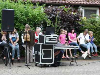 365 Kinder nahmen an dem Spieleprogramm teil. Im Anschluss gab es die Kinderk&ouml;nigs-Kr&ouml;nung.