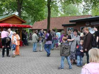 365 Kinder nahmen an dem Spieleprogramm teil. Im Anschluss gab es die Kinderk&ouml;nigs-Kr&ouml;nung.