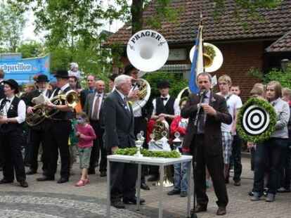 365 Kinder nahmen an dem Spieleprogramm teil. Im Anschluss gab es die Kinderk&ouml;nigs-Kr&ouml;nung.