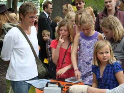 365 Kinder nahmen an dem Spieleprogramm teil. Im Anschluss gab es die Kinderk&ouml;nigs-Kr&ouml;nung.