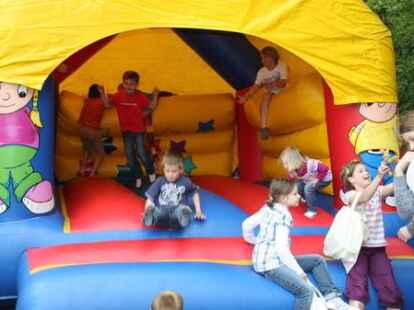 365 Kinder nahmen an dem Spieleprogramm teil. Im Anschluss gab es die Kinderk&ouml;nigs-Kr&ouml;nung.