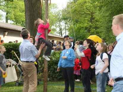 365 Kinder nahmen an dem Spieleprogramm teil. Im Anschluss gab es die Kinderk&ouml;nigs-Kr&ouml;nung.