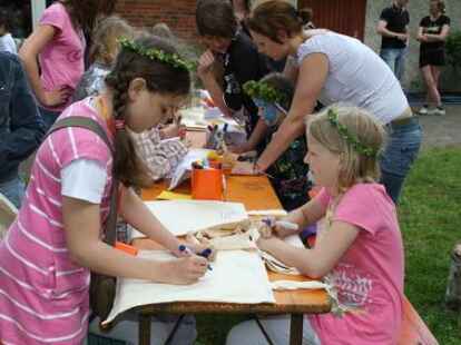 365 Kinder nahmen an dem Spieleprogramm teil. Im Anschluss gab es die Kinderk&ouml;nigs-Kr&ouml;nung.