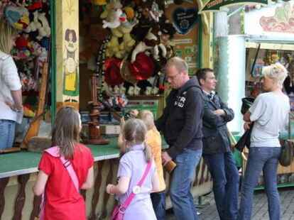 365 Kinder nahmen an dem Spieleprogramm teil. Im Anschluss gab es die Kinderk&ouml;nigs-Kr&ouml;nung.