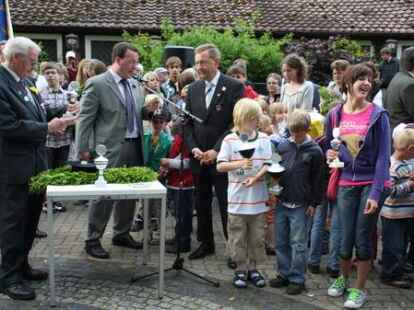 365 Kinder nahmen an dem Spieleprogramm teil. Im Anschluss gab es die Kinderk&ouml;nigs-Kr&ouml;nung.