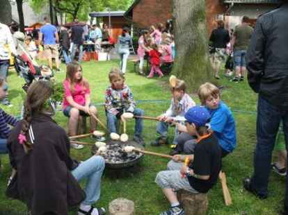 365 Kinder nahmen an dem Spieleprogramm teil. Im Anschluss gab es die Kinderk&ouml;nigs-Kr&ouml;nung.