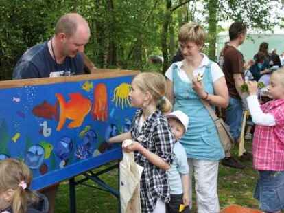 365 Kinder nahmen an dem Spieleprogramm teil. Im Anschluss gab es die Kinderk&ouml;nigs-Kr&ouml;nung.