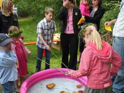365 Kinder nahmen an dem Spieleprogramm teil. Im Anschluss gab es die Kinderk&ouml;nigs-Kr&ouml;nung.