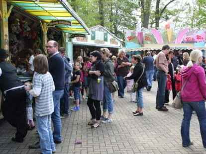 365 Kinder nahmen an dem Spieleprogramm teil. Im Anschluss gab es die Kinderk&ouml;nigs-Kr&ouml;nung.
