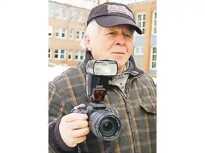 Immer noch verheiratet: Die Augen hinter einer gro&szlig;en Sonnenbrille verborgen, so verlie&szlig; Pops&auml;ngerin Sarah Connor das Wildeshauser Gerichtsgeb&auml;ude.