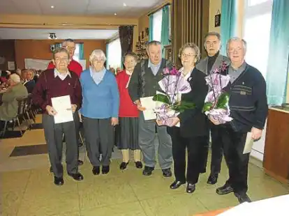 Die langj&auml;hrigen Mitglieder des SoVD wurden bei der Jahreshauptversammlung im gut gef&uuml;llten Sch&uuml;tzenhof in Ocholt geehrt.