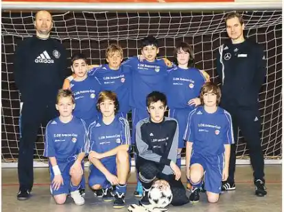 Die Trainer Robert Heidtmann (links) und Pierre Schwital (rechts) waren mit der Auswahl zufrieden. Das U-13-Team erk&auml;mpfte sich in Barsinghausen den f&uuml;nften Platz.