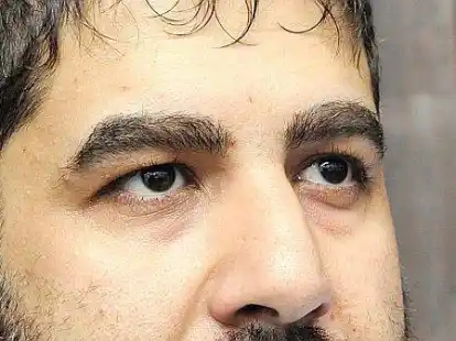 Ein gemeinsames Foto mit seiner Frau Gazale Salame pr&auml;sentiert Ahmed Siala in Salzgitter-Barum