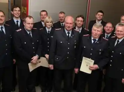 Bilanz zog die Freiwillige Feuerwehr D&uuml;ngstrup bei Wildeshausen. Ortsbrandmeister Kurt Hagelmann berichtete von 297 Einsatzstunden im Jahr 2009. Bilder: Stefan Idel