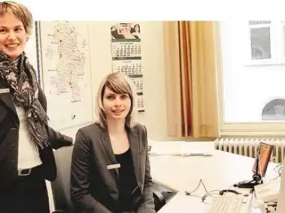 Personalentwicklerin Ann-Kristin van D&uuml;lmen ist mit Janine Bitter zufrieden. Die OLB stellt im Jahr 10 bis 15 Bachelor-Absolventen ein. Anstelle einer Bankausbildung folgt das arbeitsbegleitende Trainee-Programm.