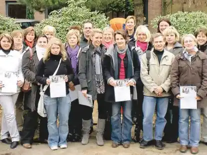 &Uuml;ber ihren Erfolg freuen sich die Absolventen der Weiterbildungsveranstaltung.