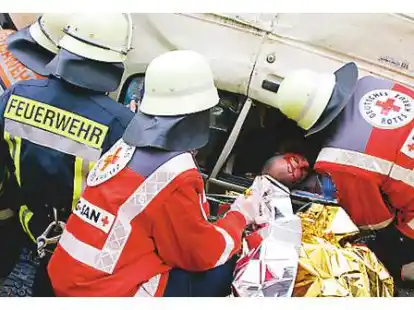 Ein Verkehrsunfall mit einer eingeklemmten Person war eines der &Uuml;bungsszenarien.