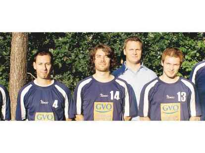 Freuen sich auf die neue Saison: TSG-Trainer Henning Sohl (4. von links) und die TSG-Zug&auml;nge (von links) Helge Voigt, Marco Kirschen, Fabian Knieling, Sebastian Rabe und Bj&ouml;rn Schilke