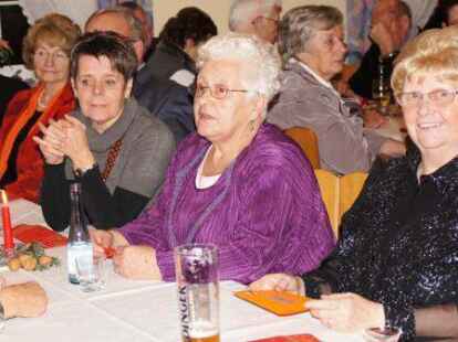Bei der Herzsportgruppe in Bad Zwischenahn wurde schon kr&auml;ftig Weihnachten gefeiert. N@chbar Dirk Busker hat f&uuml;r uns ein paar Eindr&uuml;cke in Bildern festgehalten.