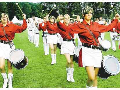 Musik und farbenfrohe Uniformen bestimmten am Wochenende das Bild in Rastede. Musikz&uuml;ge aus acht Nationen waren zu Gast.