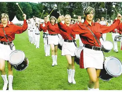 Musik und farbenfrohe Uniformen bestimmten am Wochenende das Bild in Rastede. Musikz&uuml;ge aus acht Nationen waren zu Gast.