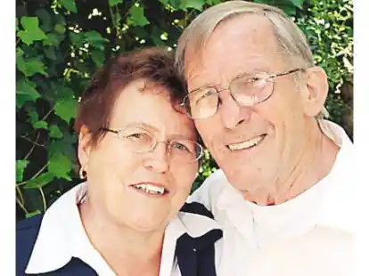 Torte statt Berliner: Die vielen Jahrmarktbesuchern der Region bekannten Zuckerb&auml;cker Inge und Manfred P&ouml;pken feiern ihre goldene Hochzeit.