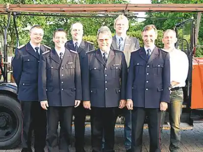 Von links Kreisausbildungsleiter Ingo Riediger, Sven Linck, Kai Brandt, Heino Klostermann, Jens Holthusen, Johann Westendorf und Ralf-Reino Krajewski.