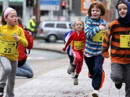 Rund um die Universit&auml;t am Uhlhornsweg waren die kleinen und gro&szlig;en L&auml;uferinnen und L&auml;ufer &uuml;ber 650 Meter, 1,5, 5 und 10 Kilometer unterwegs.
